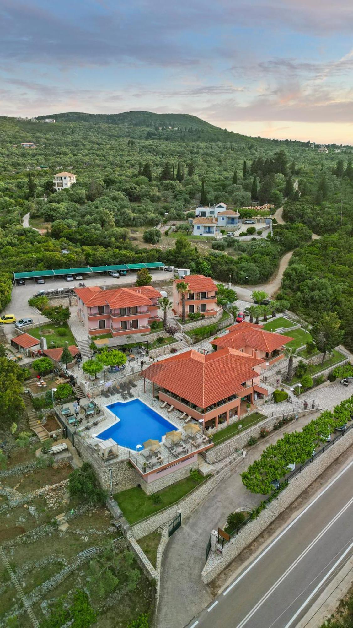 Отель Semiramis Frinion Экстерьер фото